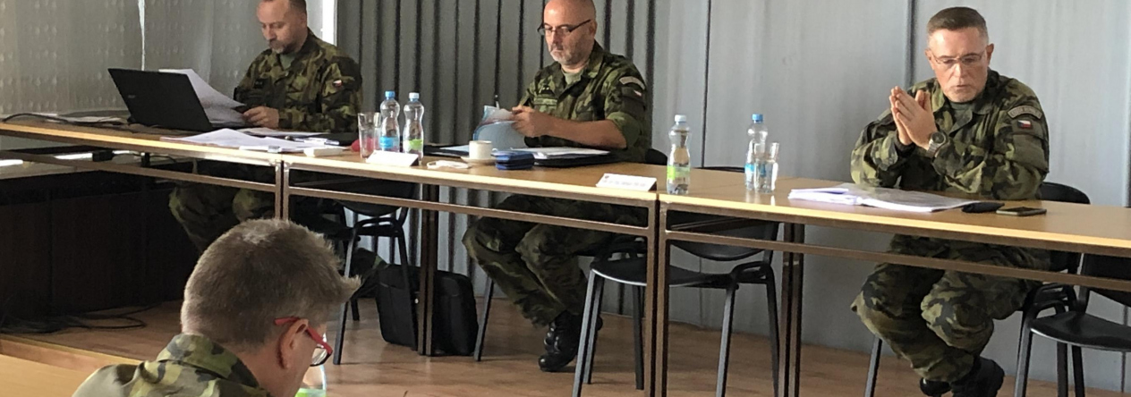 plukovnik_hrabec_z_velitelstvi_teritoria_ridil_zaverecnou_planovaci_konferenci_k_cviceni_hradba_2021.jpg