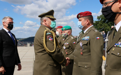prap._petr_nemec_pri_prebirani_medaile_foto_olga_haladova.jpg