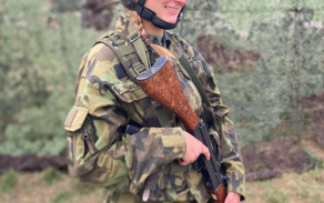 Aktivní záložnice jako strážný při obchůzce, foto kpt. Roman Kutílek (KVV Ústí nad Labem)