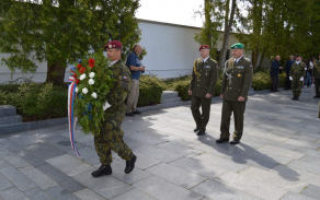 pietni_akt_kladeni_vencu_veter.jpg