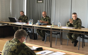 plukovnik_hrabec_z_velitelstvi_teritoria_ridil_zaverecnou_planovaci_konferenci_k_cviceni_hradba_2021.jpg